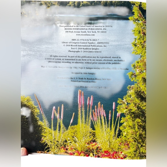 Rizzoli Summer Retreats Book in White and Black - Picture 5 of 5